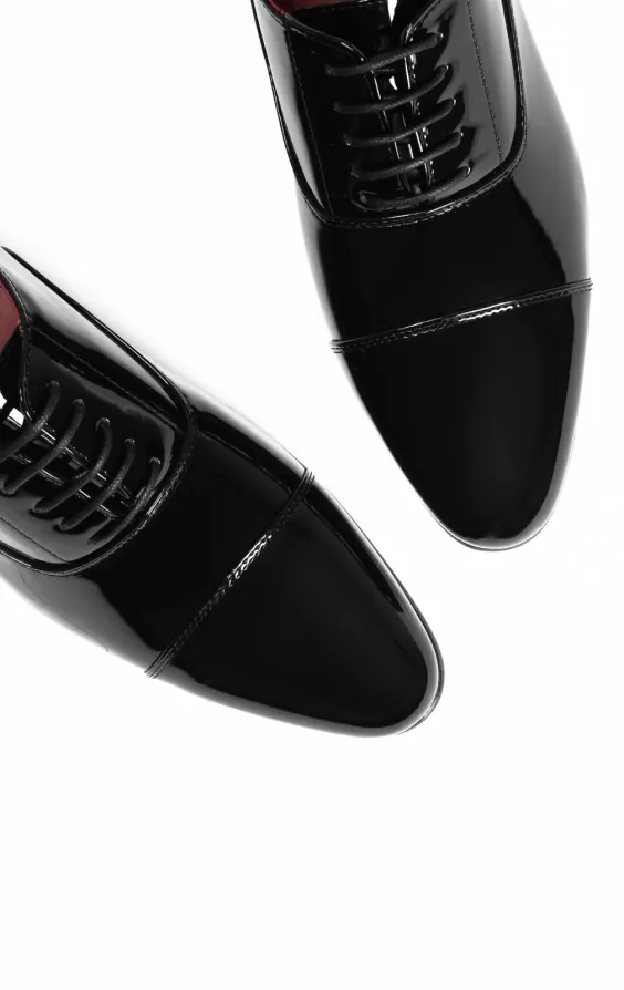 Svart enkla Oxford toe cap lackskor - photo 1