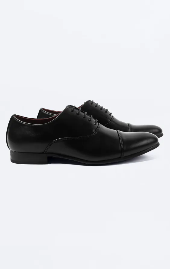 Svarta enkla Oxford toecap skor
