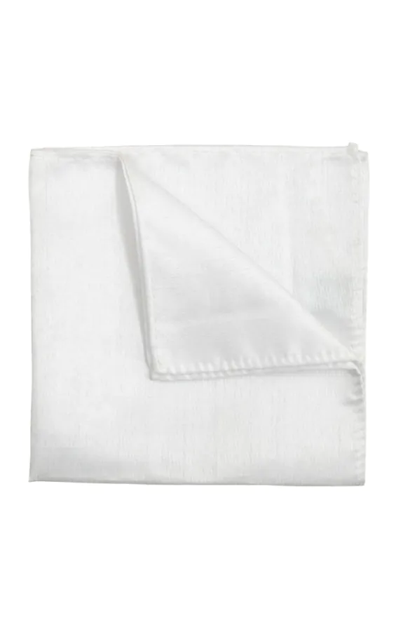 Vit bröstnäsduk i polyester dupion Vit bröstnäsduk i polyester dupion