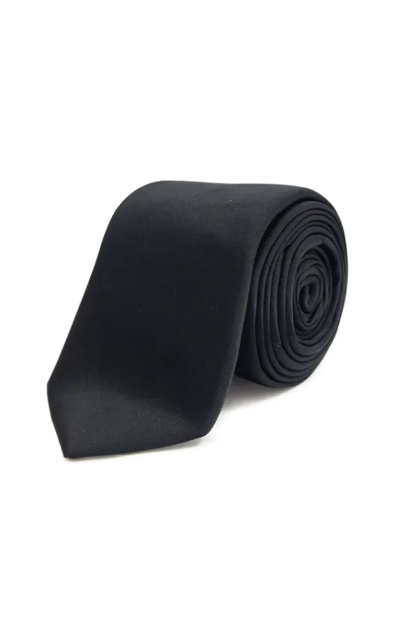 Smal svart slips