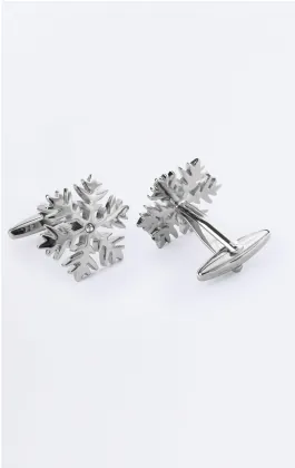Manschettknappar med silverfärgade snöflingor