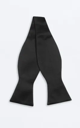 Oknuten svart fluga i polyester