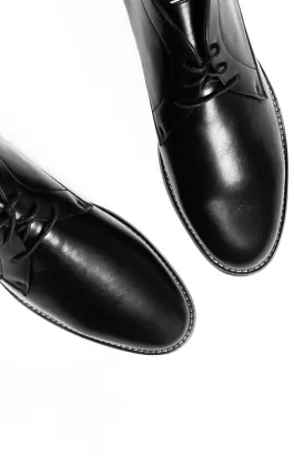 Svarta snörade Chukka boots