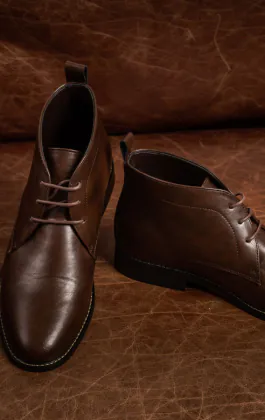 Mörkbruna snörade Chukka boots