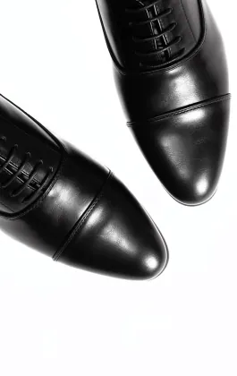 Svarta enkla Oxford toecap skor