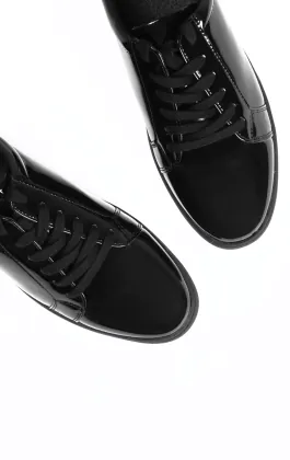 Svarta lack sneakers