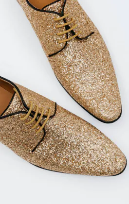 Guldiga glitter skor