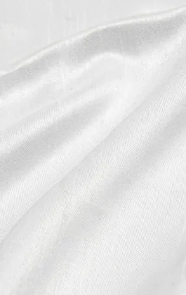 Vit bröstnäsduk i polyester dupion