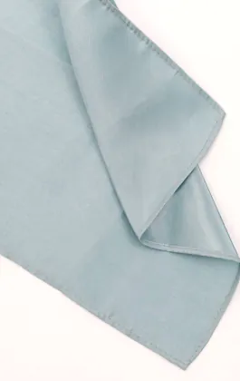 Puderblå bröstnäsduk i polyester dupion
