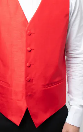 Karmosinröd väst i polyester dupion