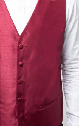 Vinröd väst i polyester dupion 